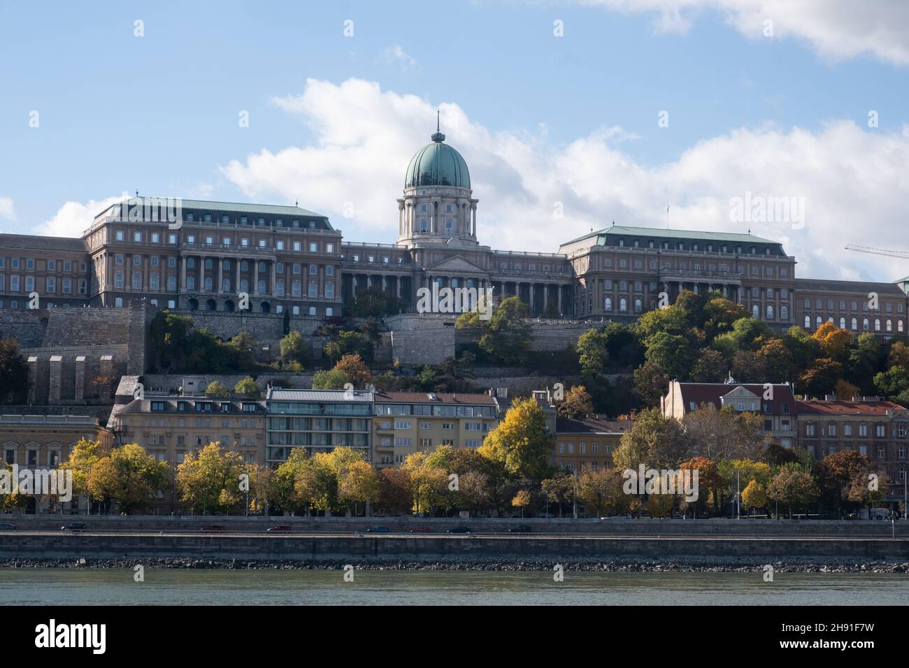 Budapest, Ungarn - 1. November 2021: Budavari Palota oder Budaer Burg, Illustratives Editorial. Stockfoto