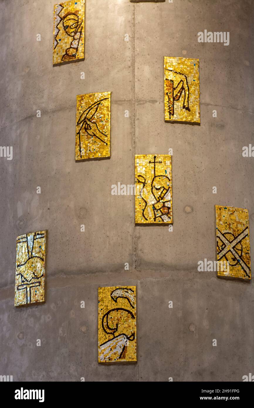 Vergoldete Reliefs der Schüler in der Kathedrale von Northern Lights - Alta Church Stockfoto