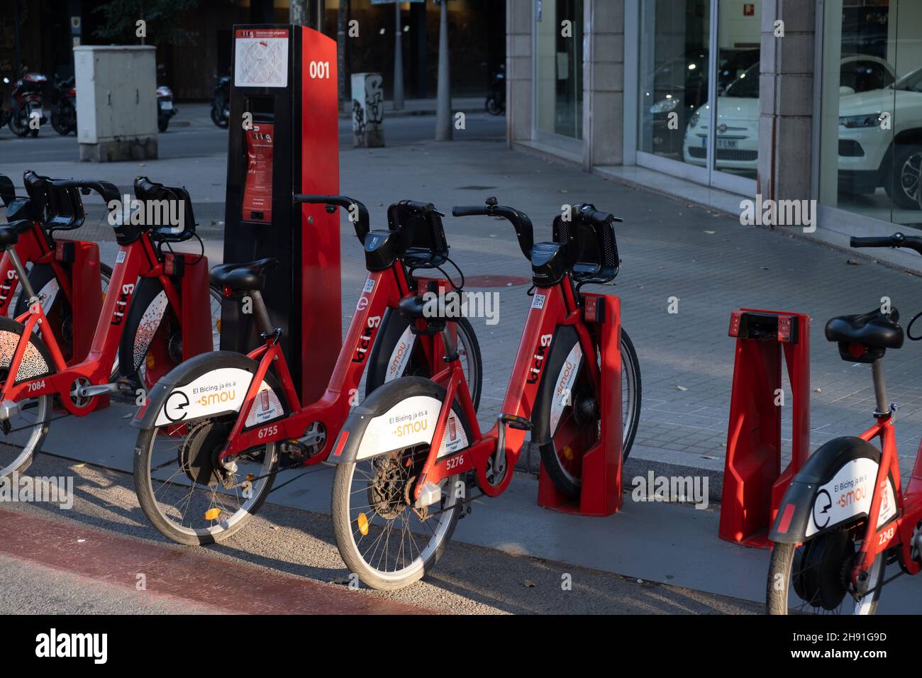 Barcelona, Spanien - 5. November 2021: bicing Fahrrad und Fahrradstation, illustrative Editorial. Stockfoto