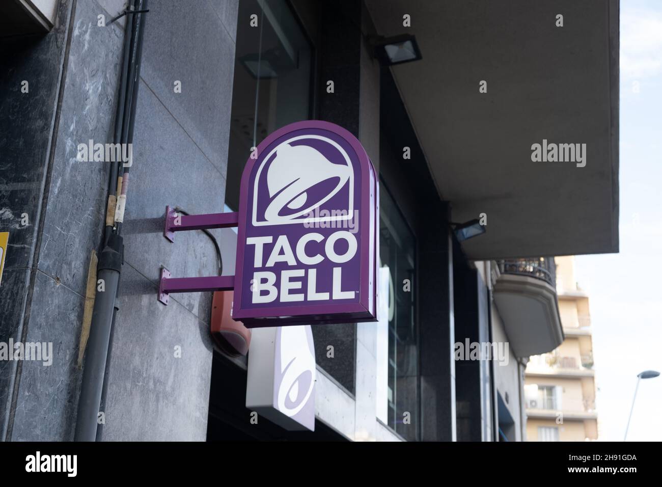 Barcelona, Spanien - 5. November 2021: Taco Bell Zeichen, illustrative Editorial. Stockfoto