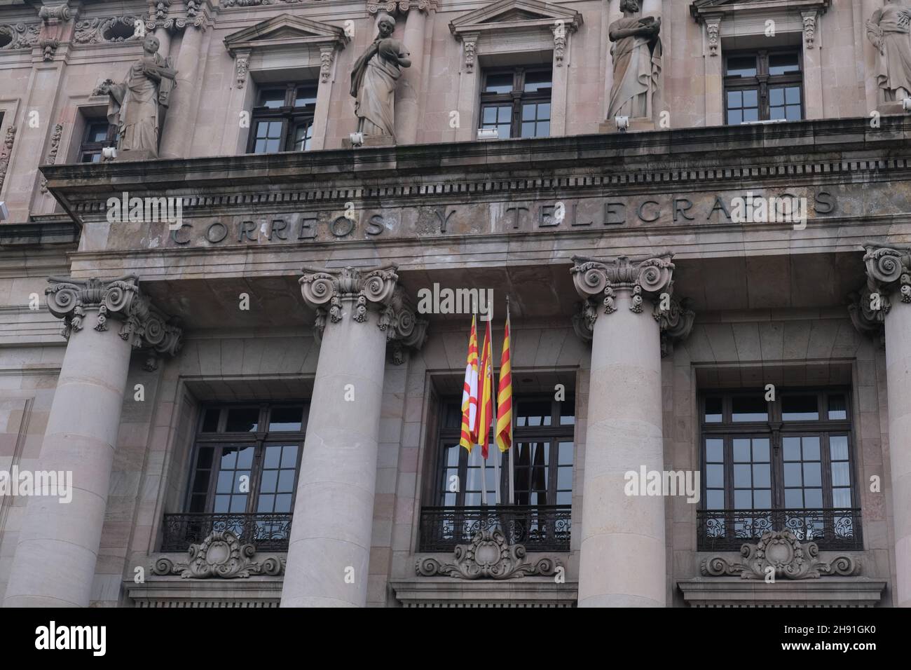 Barcelona, Spanien - 5. November 2021: Correos y Telegrafos Building, illustrative Editorial. Stockfoto