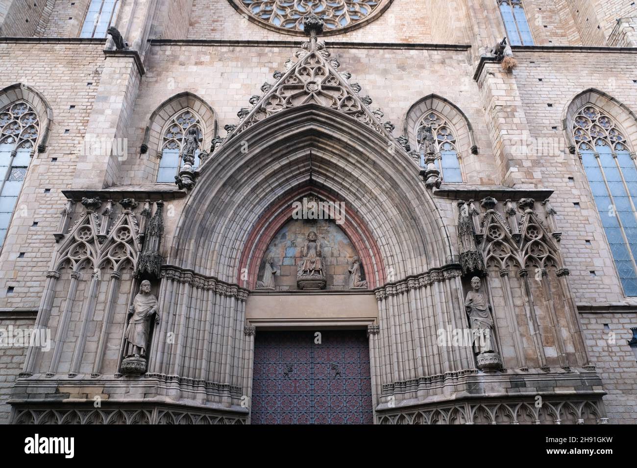 Kathedrale von Barcelona oder Kathedrale von Barcelona. Die Kathedrale des Heiligen Kreuzes und die Heilige Eulalia. Gotische Architektur. Stockfoto