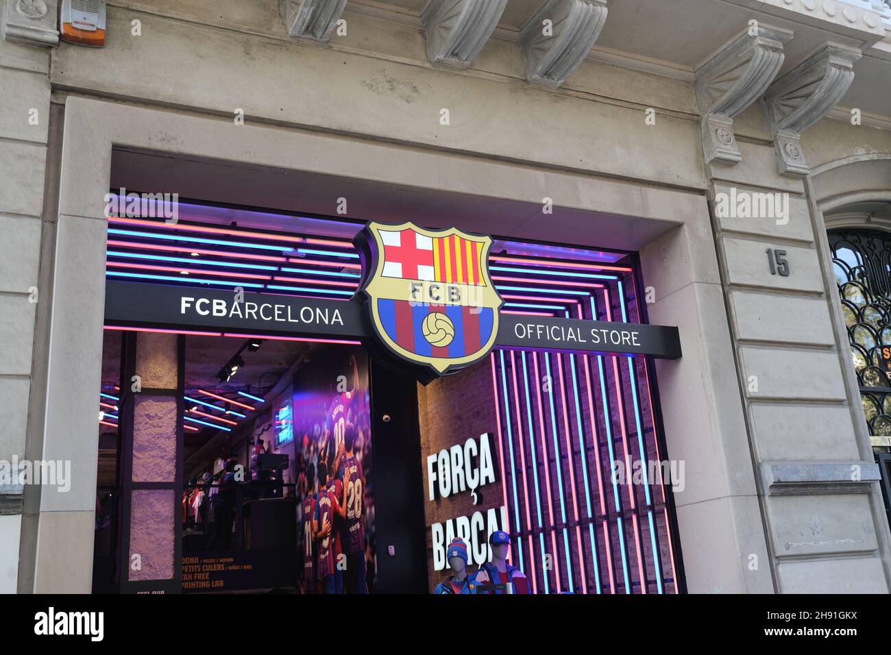 Barcelona, Spanien - 5. November 2021: FCB FC Barcelona Official Store, illustrative Editorial. Stockfoto