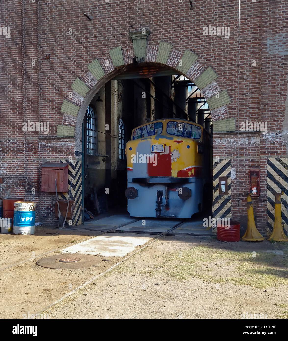 REMEDIOS DE ESCALADA - BUENOS AIRES, ARGENTINIEN - 22. Nov 2021: Baldwin Lima Hamilton, 1954. Die ersten Diesellokomotiven der Great Southern Railways. P Stockfoto