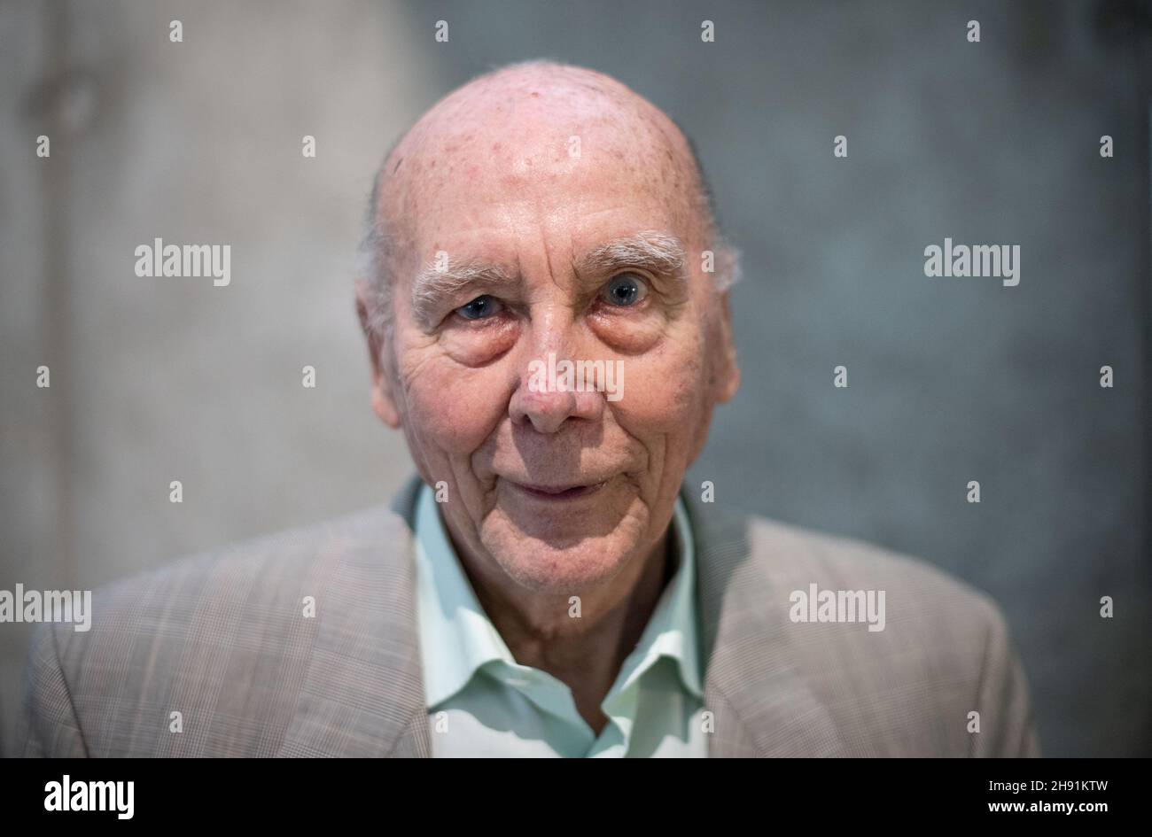 Dortmund, Deutschland. 03rd. Juli 2019. Fußball: Weltmeister Horst Eckel ist in der Sonderausstellung 'Post vom Chef - Herbergers Briefe an die Weltmeister'. Der ehemalige Fußball-Weltmeister Horst Eckel ist tot. Wie der Deutsche Fußball-Verband am Freitag mitteilte, starb der letzte noch lebende Weltmeister aus dem Jahr 1954 am Freitag im Alter von 89 Jahren.(zur dpa 'Ex-Fußball-Weltmeister Horst Eckel gestorben') Quelle: Bernd Thissen/dpa/Alamy Live News Stockfoto