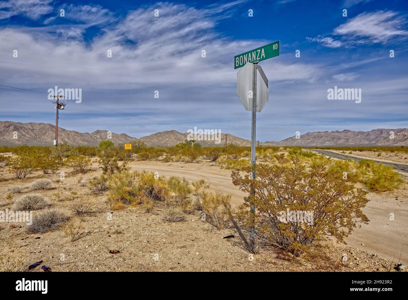 Straße zu einem Bonanza in Arizona. Diese Straße führt in die Harcuvar Mountains nördlich von Wenden Arizona. Sie endet bei der Mine Bonanza. Stockfoto