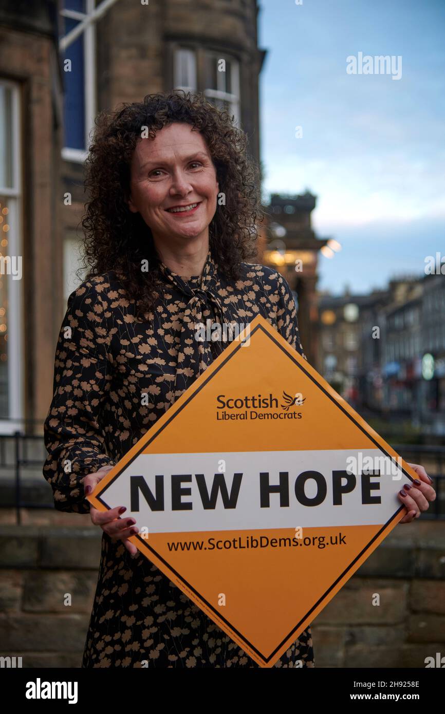 Edinburgh Schottland, Vereinigtes Königreich Dezember 03 2021. Wendy Chamberlain, Abgeordnete von North East Fife, im Hauptquartier der schottischen Liberaldemokraten, wo sie als neue stellvertretende Vorsitzende der schottischen Liberaldemokraten vorgestellt wird Stockfoto