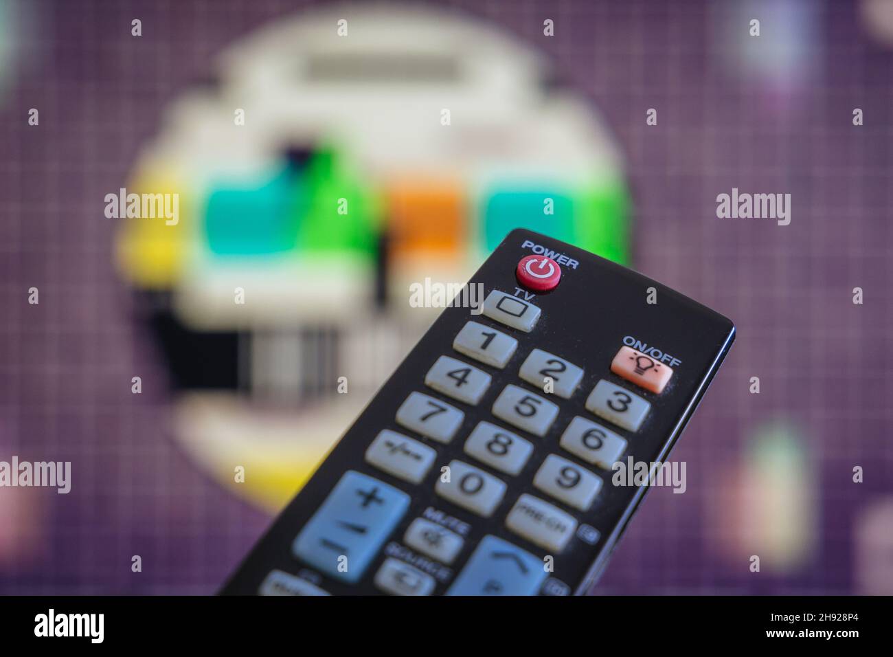 TV-Fernbedienung ohne Signalhintergrund Stockfoto