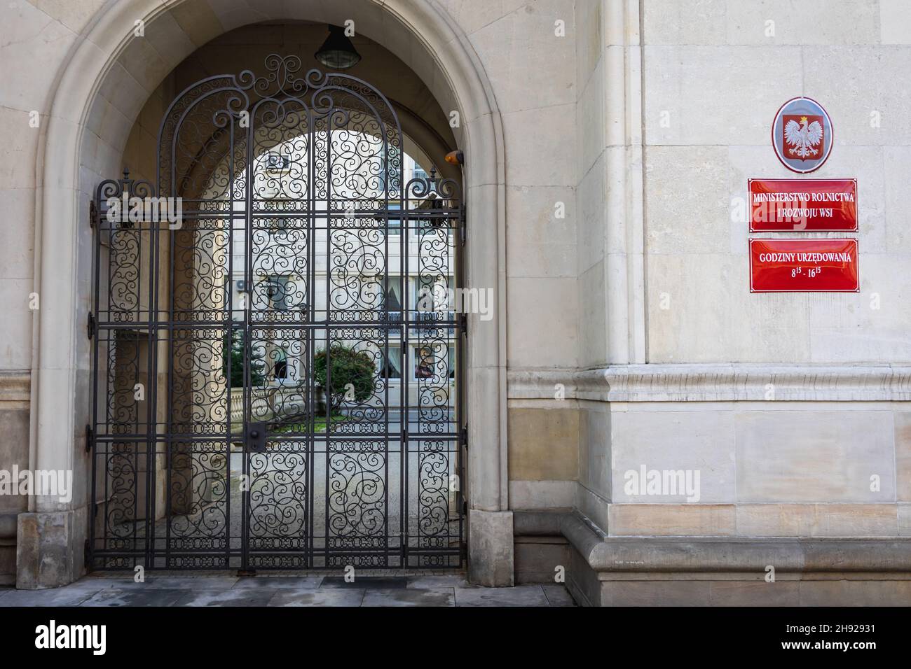 Hauptquartier des Landwirtschaftsministeriums und der Entwicklung des ländlichen Raums in der Wspolna-Straße in Warschau, der Hauptstadt Polens Stockfoto