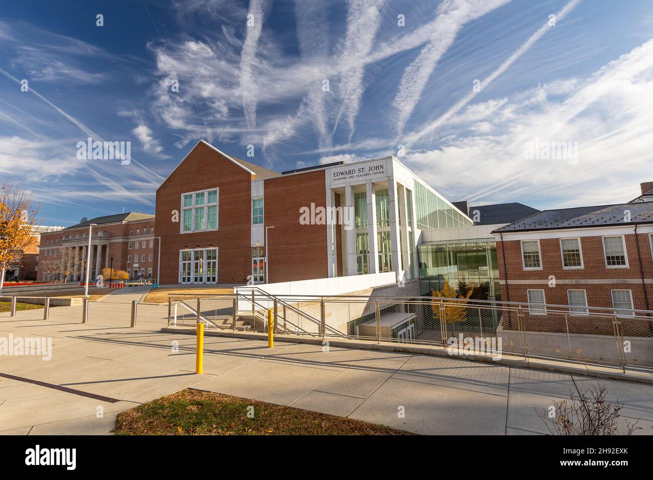 COLLEGE PARK, MD, USA - 20. NOVEMBER: Edward St. John Learning and Teaching Center am 20. November 2021 an der University of Maryland in College Park, Stockfoto