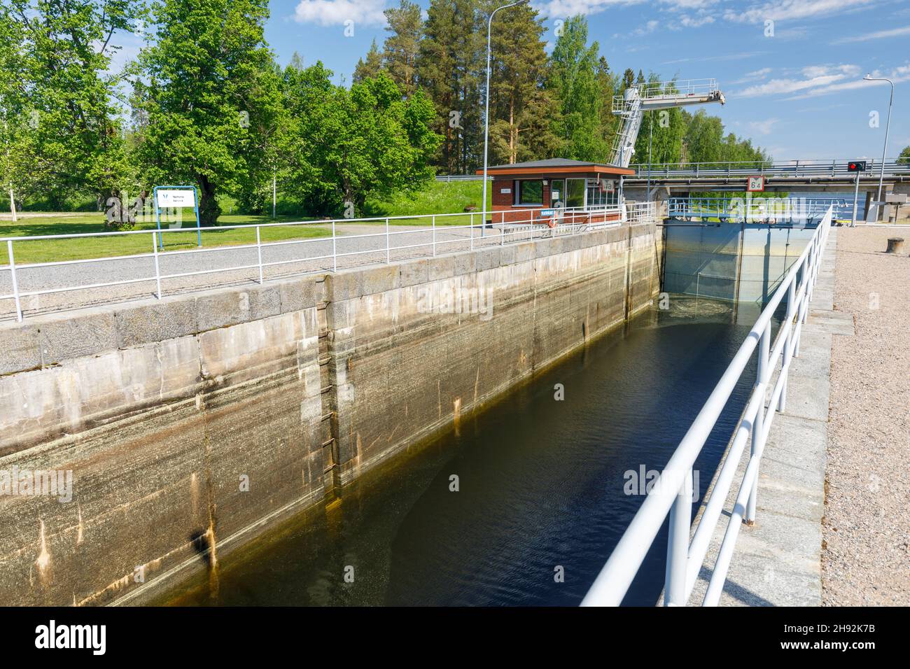 Neiturin kanava Kanalschleuse . Der Kanal verbindet den Pohjois-Konnevesi-See mit Keitele, Finnland Stockfoto