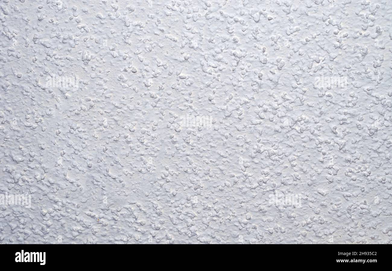 Dieser grau-weiße ackground mit einer holprigen, rauen Textur bietet reichlich Platz für Kopien, der für den Grafiker geeignet ist. Leichtes Bokeh. Stockfoto