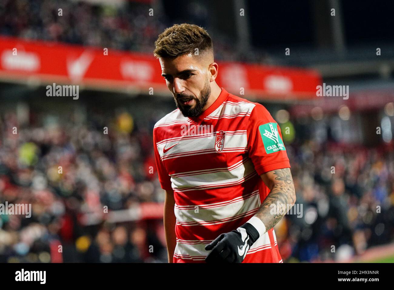 Granada, Spanien. 03rd Dez 2021. Ramon Rodriguez, bekannt als Monchu of Granada CF, gesehen während des La Liga Santander Spiels zwischen Granada CF und Deportivo Alaves im Nuevo Los Carmenes Stadium in Granada.(Endstand - Granada CF 2:1 Deportivo Alaves) Credit: SOPA Images Limited/Alamy Live News Stockfoto