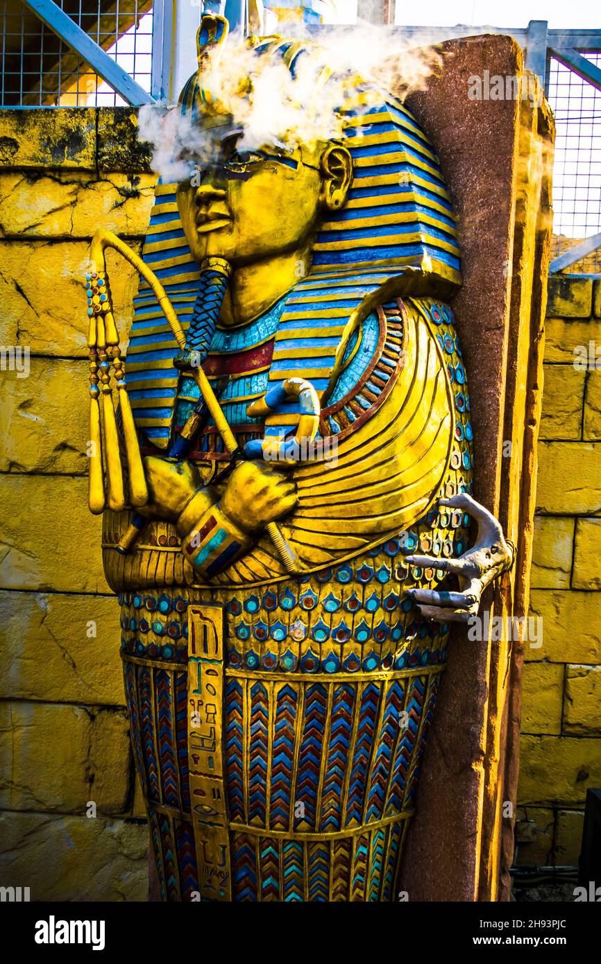 Ägypten pharao gesichtet entlang der Treasure Hunters Ride in den Universal Studios Singapur. Stockfoto