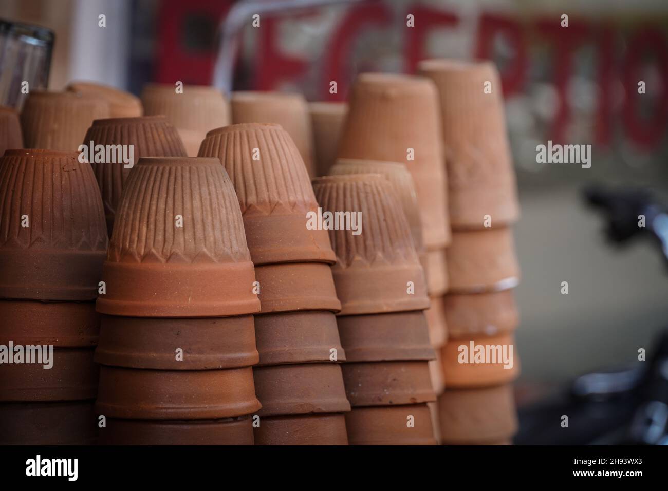 indische Tasse für Tee Brown Mitti Kulhad - Kulhad Tasse Bild Stockfoto