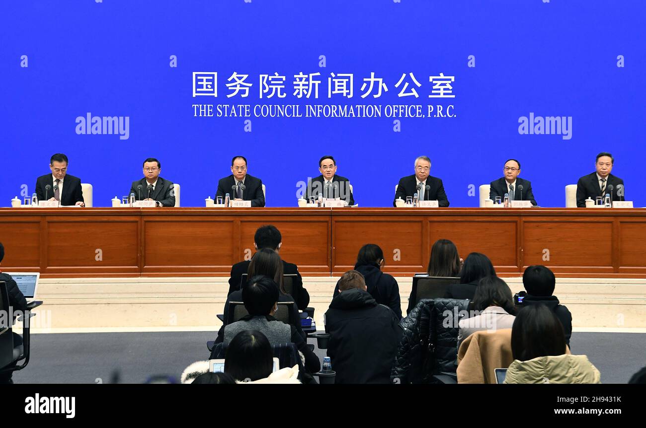 Peking, China. 4th Dez 2021. Eine Pressekonferenz mit dem Titel „China: Demokratie, die funktioniert“, wird vom Informationsbüro des Staatsrats in Peking, der Hauptstadt Chinas, am 4. Dezember 2021 abgehalten. Quelle: Li He/Xinhua/Alamy Live News Stockfoto