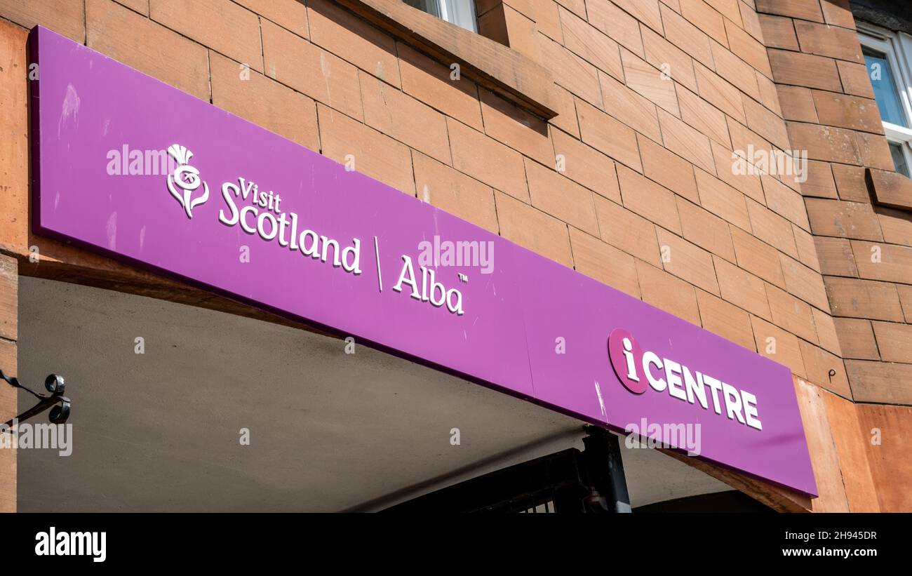 Dumfries, Schottland - 24th 2021. Juli: Visit Scotland iCenter Schild am Besucherzentrum Dumfries, Schottland Stockfoto