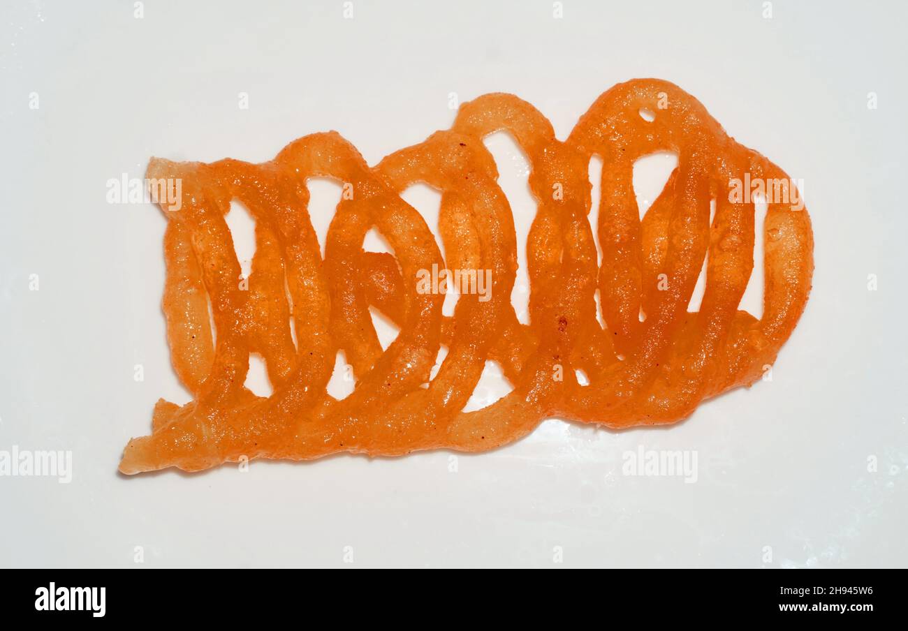 jalebi Indisches süßes Gericht isoliert auf weißem Hintergrund Stockfoto