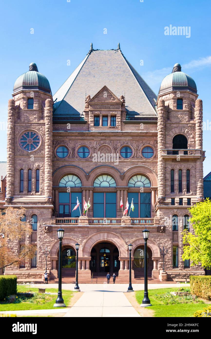 Romanische Neugestaltung des Queen's Park Provincial Government Building. Das alte Wahrzeichen ist eine Touristenattraktion. November 22, 2021 Stockfoto