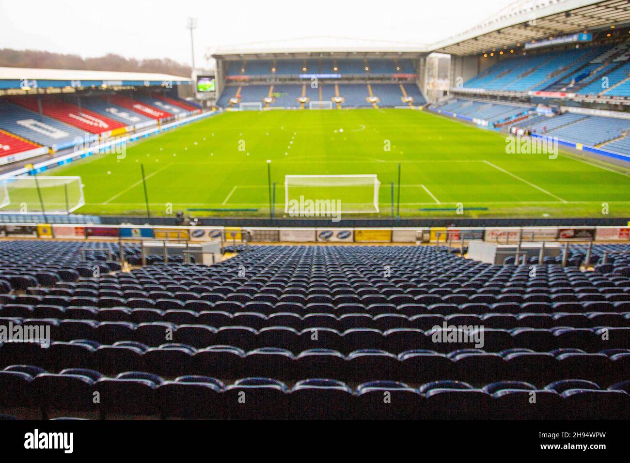 Blackburn, Großbritannien. 04th Dez 2021. Gesamtansicht des Ewood Park. Das Spiel der EFL Sky Bet Championship zwischen Blackburn Rovers und Preston North End am 4. Dezember 2021 im Ewood Park, Blackburn, England. Foto von Mike Morese. Nur zur redaktionellen Verwendung, Lizenz für kommerzielle Nutzung erforderlich. Keine Verwendung bei Wetten, Spielen oder Veröffentlichungen einzelner Clubs/Vereine/Spieler. Kredit: UK Sports Pics Ltd/Alamy Live Nachrichten Stockfoto