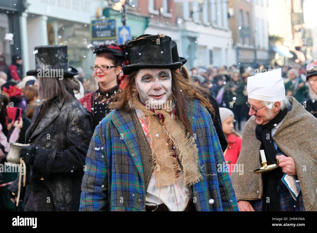 Rochester, Kent, Großbritannien. 4th Dez 2021. Das Dickensian Christmas Festival in Rochester, Kent. Die Menschen kleiden sich als Figuren aus den Romanen von Charles Dickens. Kredit: Matthew Chattle/Alamy Live Nachrichten Stockfoto