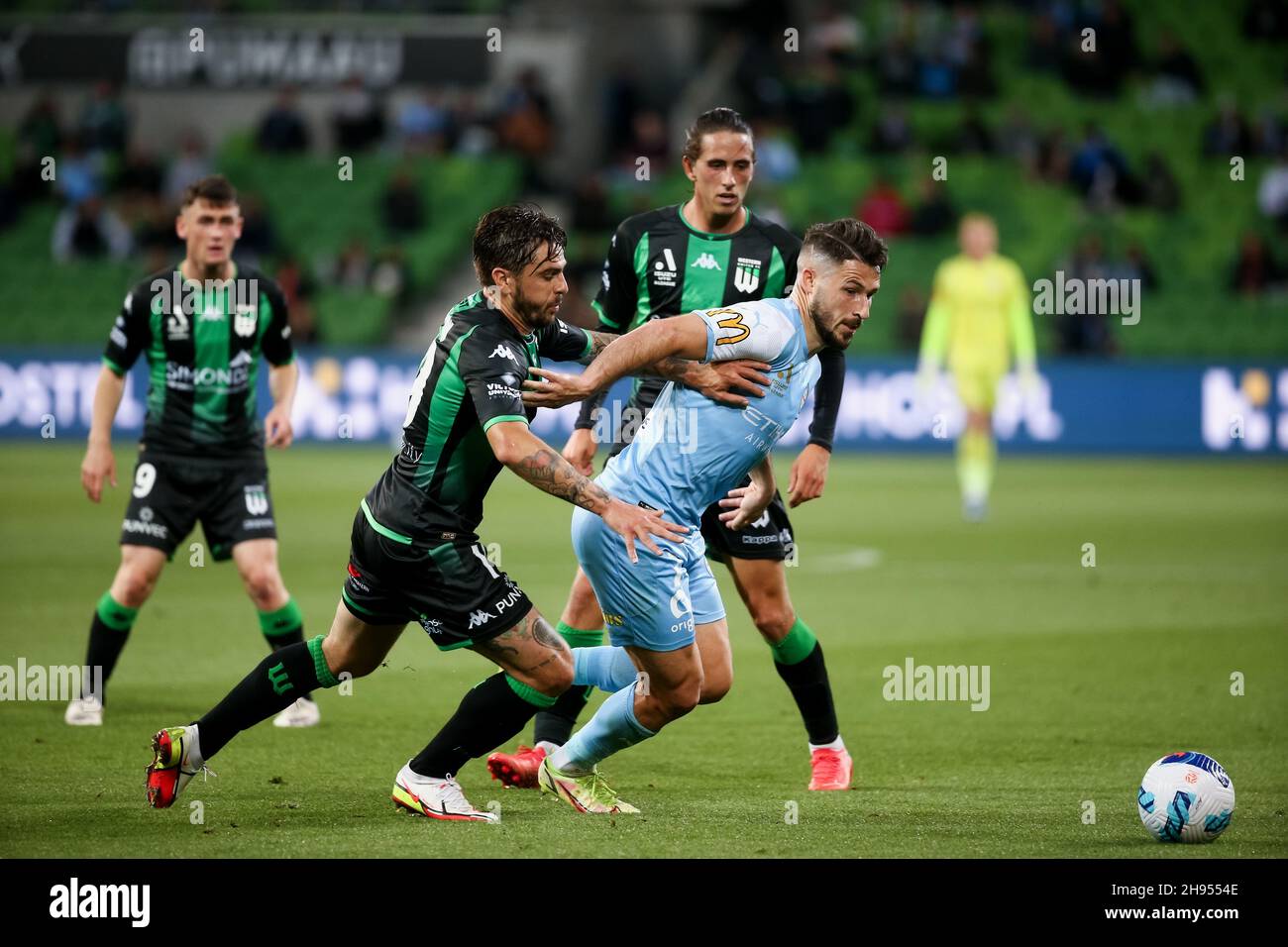 Melbourne, Australien, 4. Dezember 2021. Mathew Leckie vom Melbourne City FC kontrolliert den Ball beim A-League-Fußballspiel der Runde 3 zwischen dem Melbourne City FC und Western United im AAMI Park am 04. Dezember 2021 in Melbourne, Australien. Kredit: Dave Hewison/Speed Media/Alamy Live Nachrichten Stockfoto