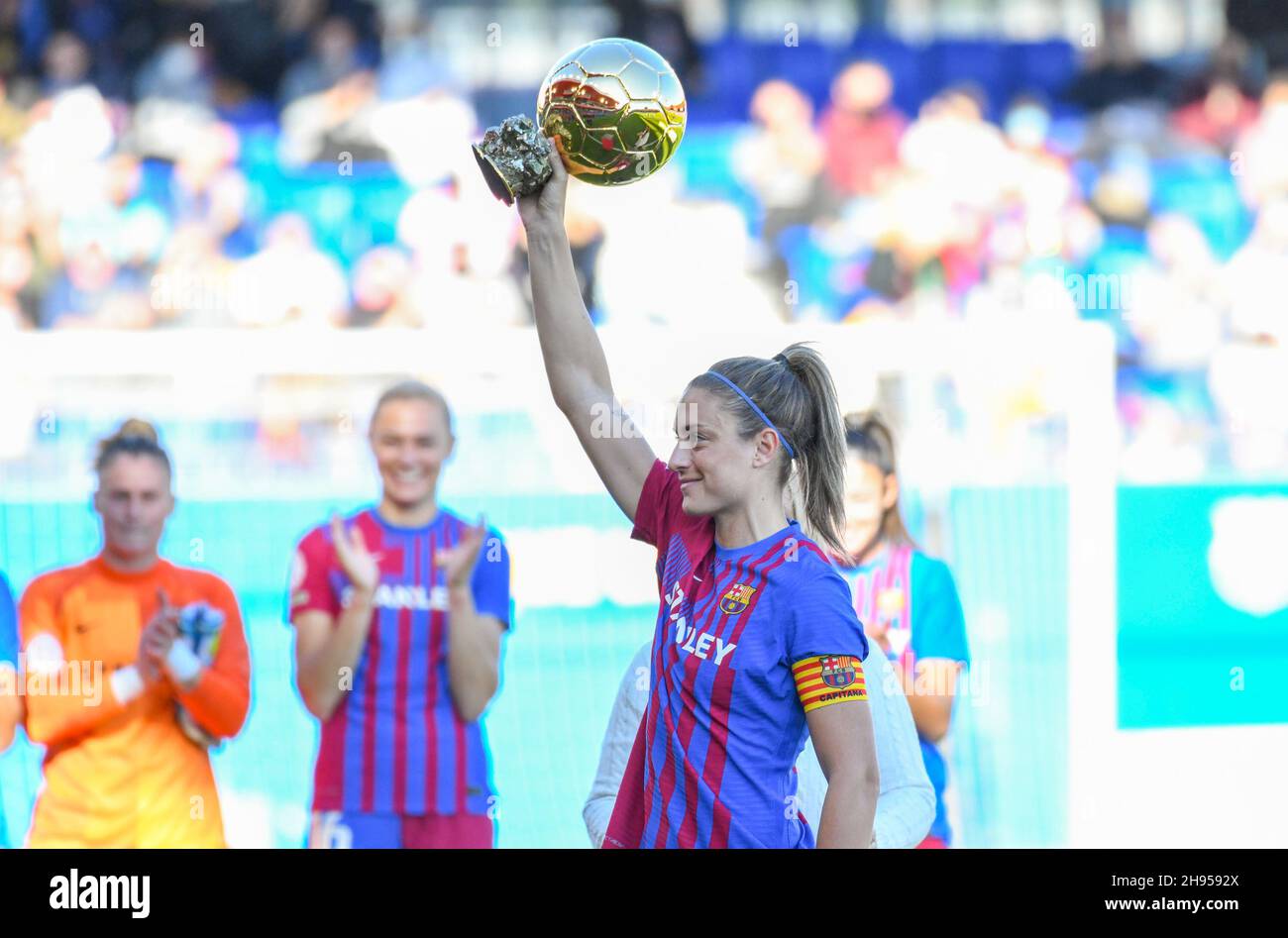 Barcelona, Spanien. 04th Dez 2021. BARCELONA, SPANIEN - 4. DEZEMBER: Spieler von Barcelona Alexia Putellas erhielt den Ballon d'Or 2021 vor dem Spiel zwischen Barcelona und dem Athletic Club als Teil der La Liga Iberdrola im Estadi Johan Cruyff am 4. Dezember 2021 in Katalonien, Barcelona, Spanien. (Foto von Sara Aribó/PxImages) Credit: Px Images/Alamy Live News Stockfoto