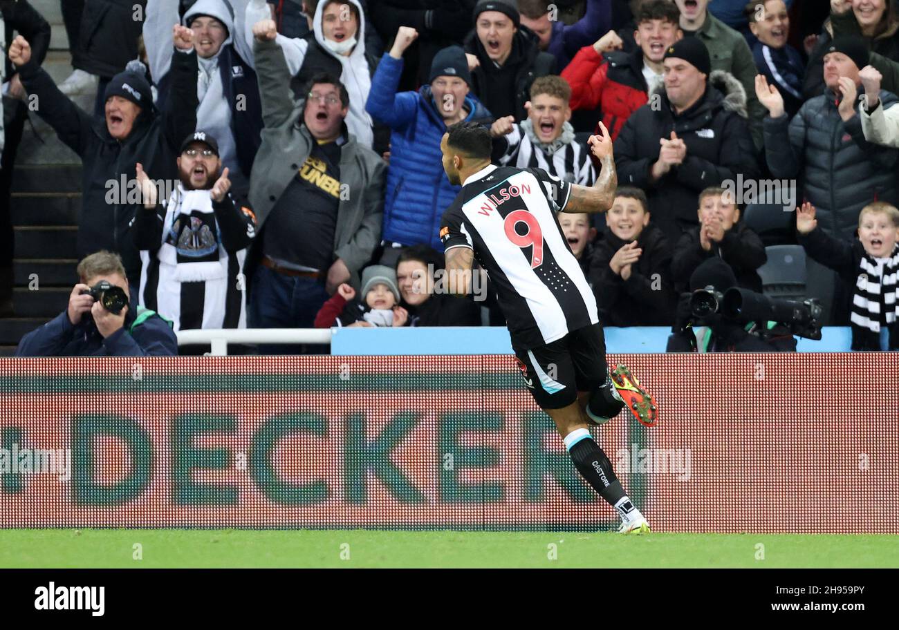 Callum Wilson von Newcastle United feiert das erste Tor des Spiels während des Premier League-Spiels im St. James' Park, Newcastle upon Tyne. Bilddatum: Samstag, 4. Dezember 2021. Stockfoto