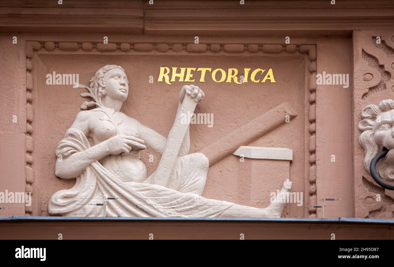 Rhetorica, Rhetorik, Figur im Rathaus von Lemgo, Nordrhein-Westfalen, Deutschland, Europa Stockfoto