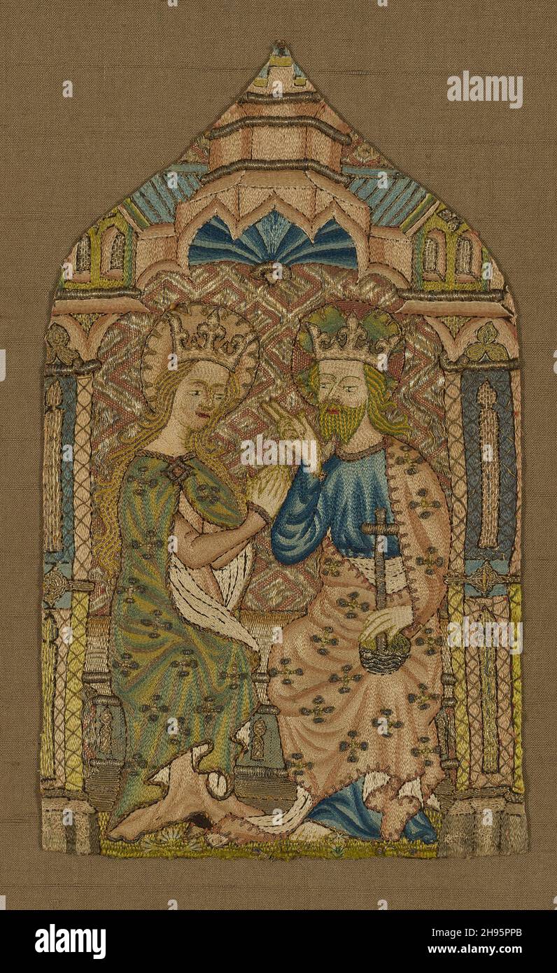 Fragment (from an Waisrey Band), England, 1400/50. Männliche und weibliche Figuren tragen Kronen. Der Mann segnet. Ein Waisenhaus ist ein gewebtes oder besticktes Band, das auf Priesteralben und Ritterroben verwendet wird. Stockfoto