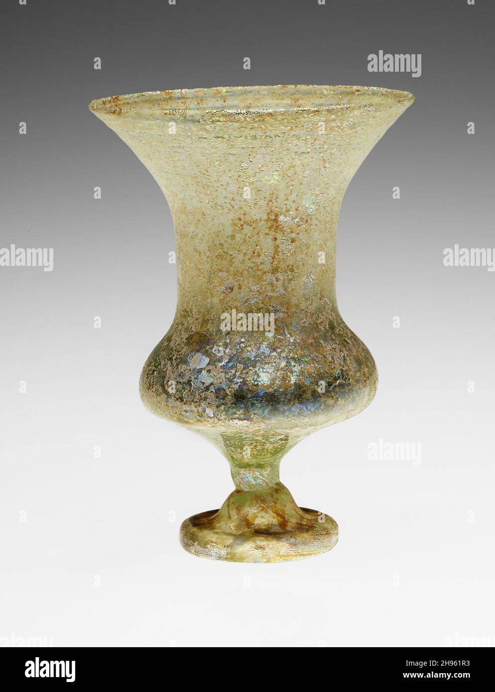 Becher oder Kelch, 2nd-3rd Jahrhundert. Geblasenes Glas. Römisch; östliches Mittelmeer. Stockfoto