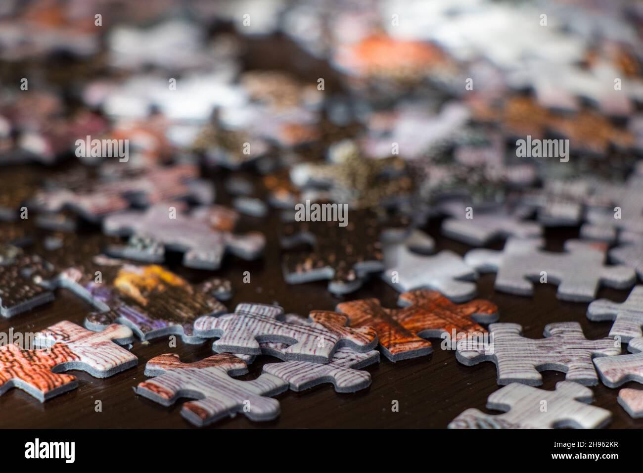 Teile eines Puzzles. Nahaufnahme Puzzle. Stockfoto