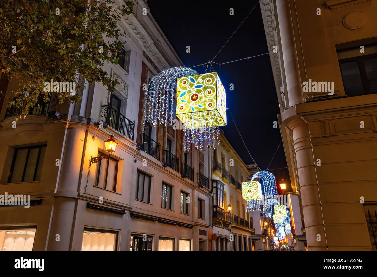 Weihnachtsdekoration in der Tetuan Straße, Sevilla, Andalusien, Spanien Stockfoto