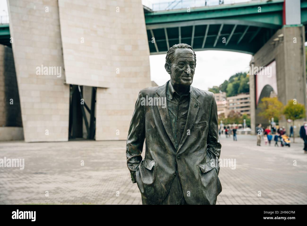 BILBAO, SPANIEN-FEBRUAR, 2021 Statue von Ramon Rubial Cavia. Hochwertige Fotos Stockfoto