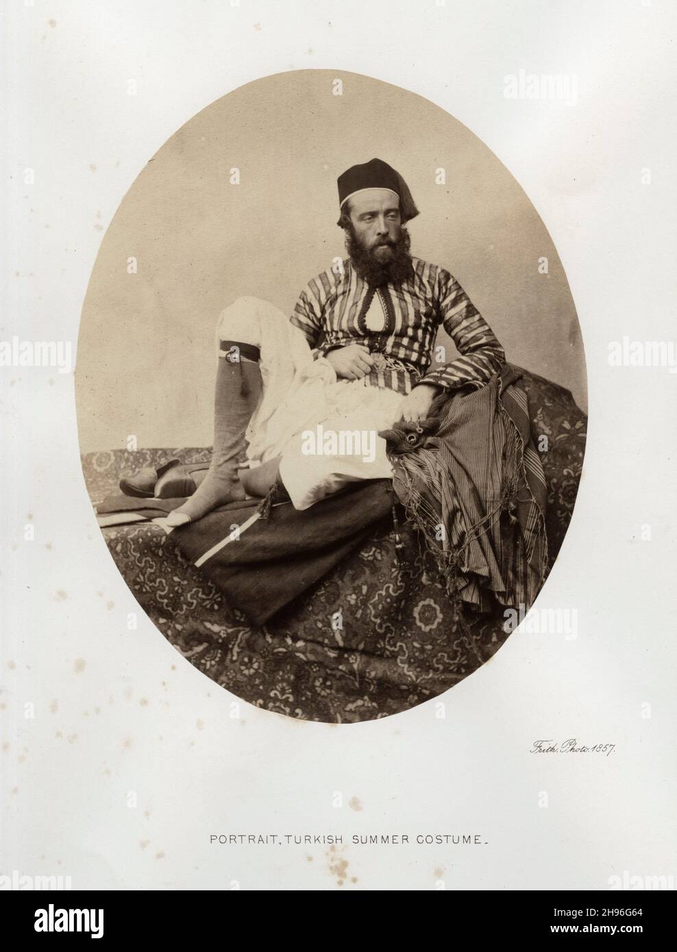 Selbstporträt in türkischem Sommerkostüm, 1857. Fotografie von Francis Frith (1822 - 1898) Stockfoto