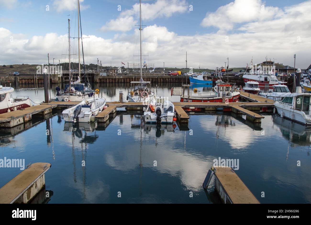 Padstow Harbour, Padstow, Cornwall, England, Dezember 2nd 2021, Ein Blick auf Padstow Harbour an einem stürmischen Wintertag. Stockfoto