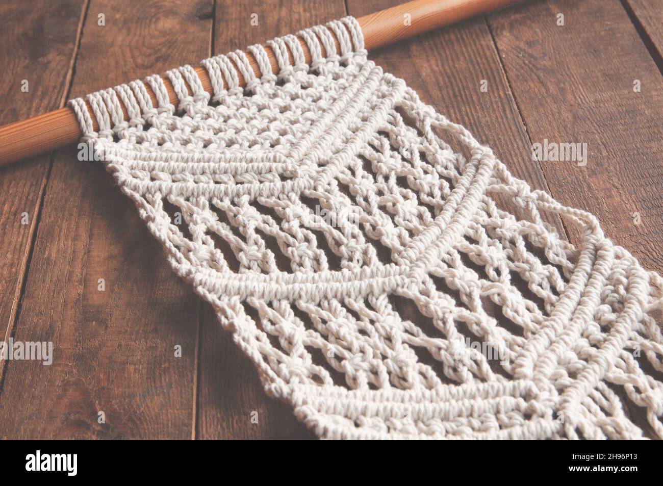 Umweltfreundliche moderne Strickmode. DIY natürliches Dekor Konzept. Stockfoto
