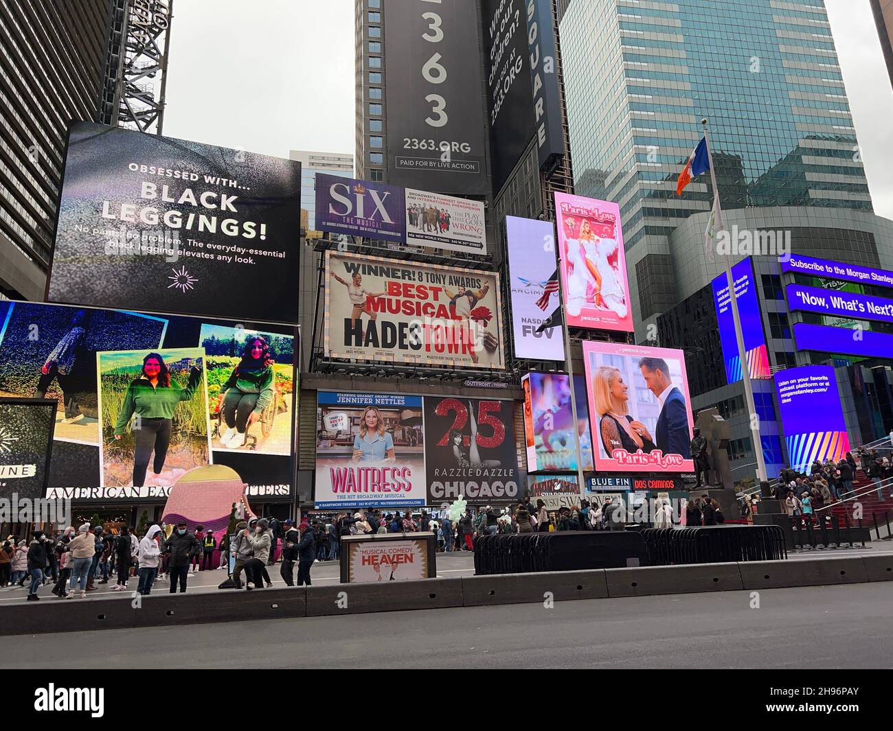 Plakatwände am Times Square in Midtown Manhattan, New York City. Stockfoto