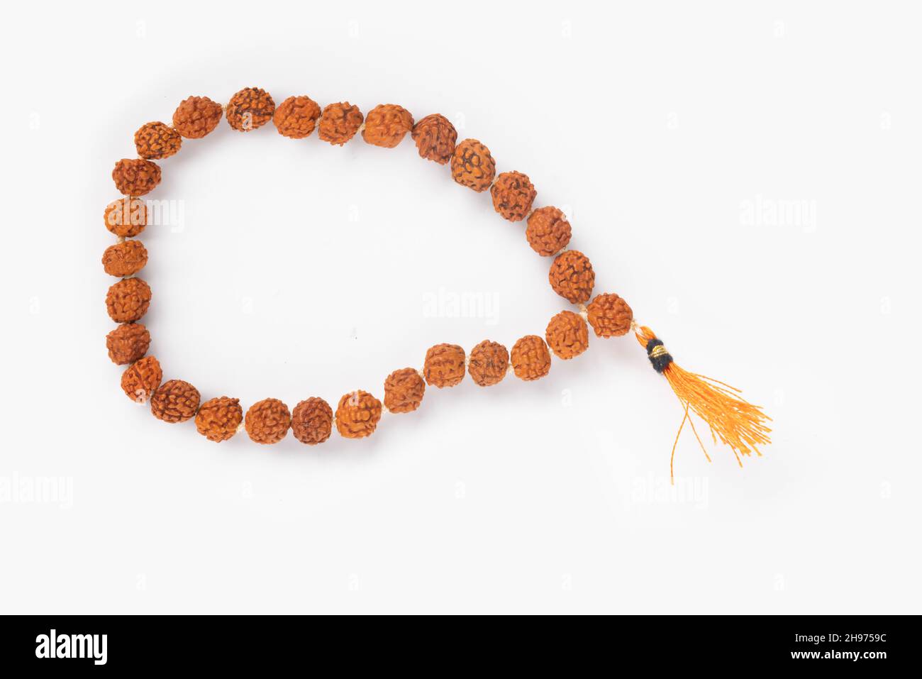 Face Rudraksha Seeds Subarni Mala Armband, Panchmukhi Rudraksha Seeds Subarni Mala Armband mit 27 Perlen. Effektiv bei der Stresskontrolle. Stockfoto