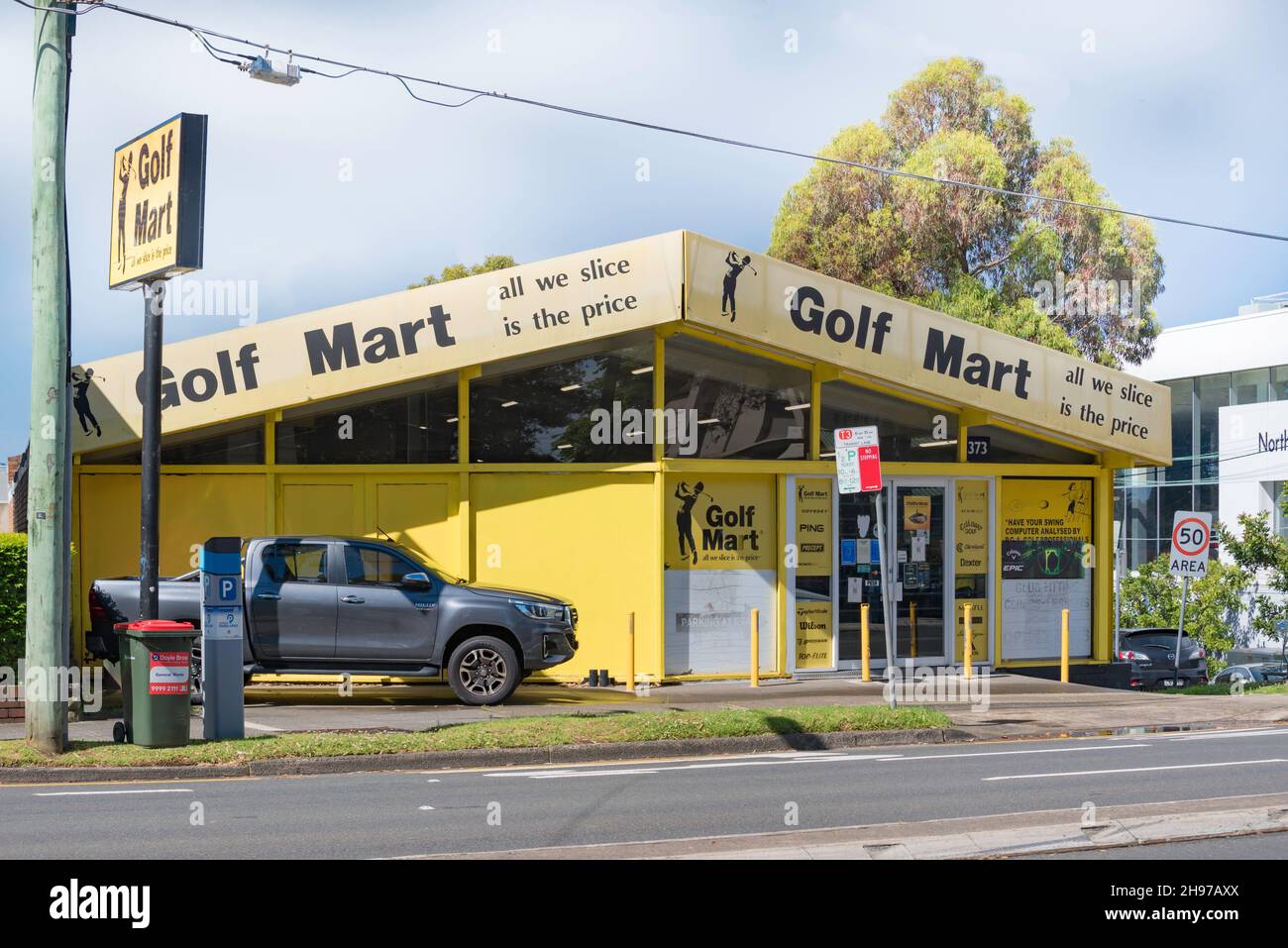 Golf Mart Store in Artarmon in Sydney, New South Wales, Australien, ein Stahlschuppen mit einer Fassade im modernistischen Stil Stockfoto