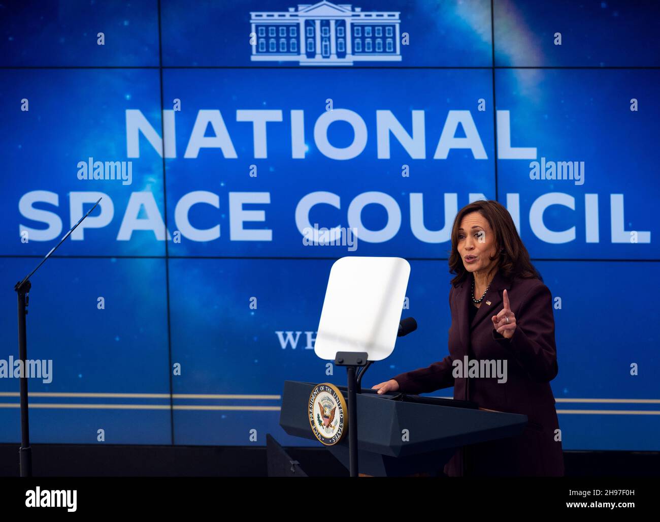 WASHINGTON DC, USA - 01. Dezember 2021 - US-Vizepräsidentin Kamala Harris wird während des ersten Treffens des National Space Council am Mittwoch, den 1. Dezember, Stockfoto