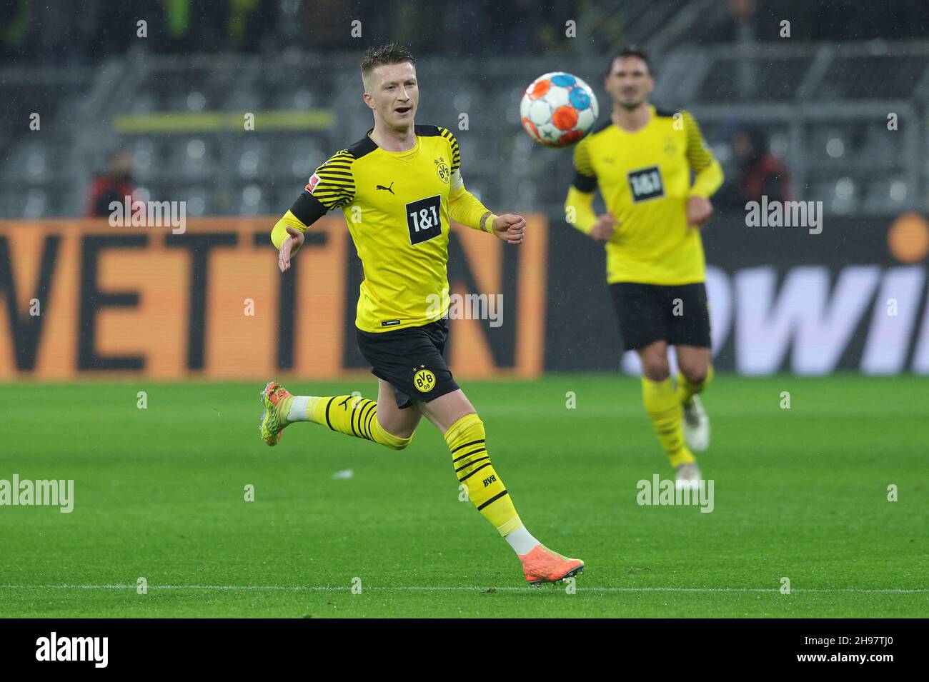 Stadt Dortmund, Deutschland. 04th Dez, 2021. firo: 04.12.2021, Fuvuball, 1st Bundesliga, Saison 2021/2022, BVB, Borussia Dortmund - FC Bayern Mvºnchen 2: 3 Marco REUS, BVB, Einzelaktion Credit: dpa/Alamy Live News Stockfoto