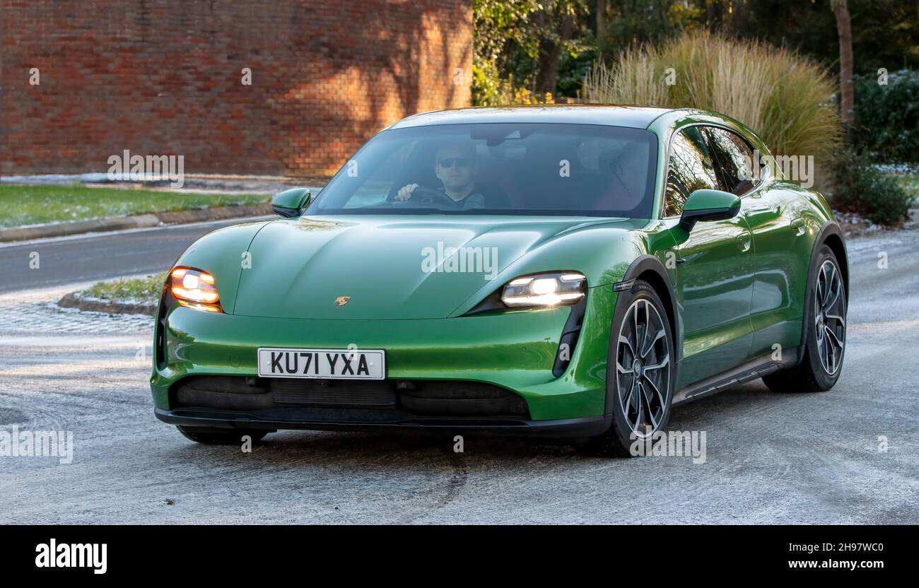 2021 grüner elektrischer Porsche Stockfoto