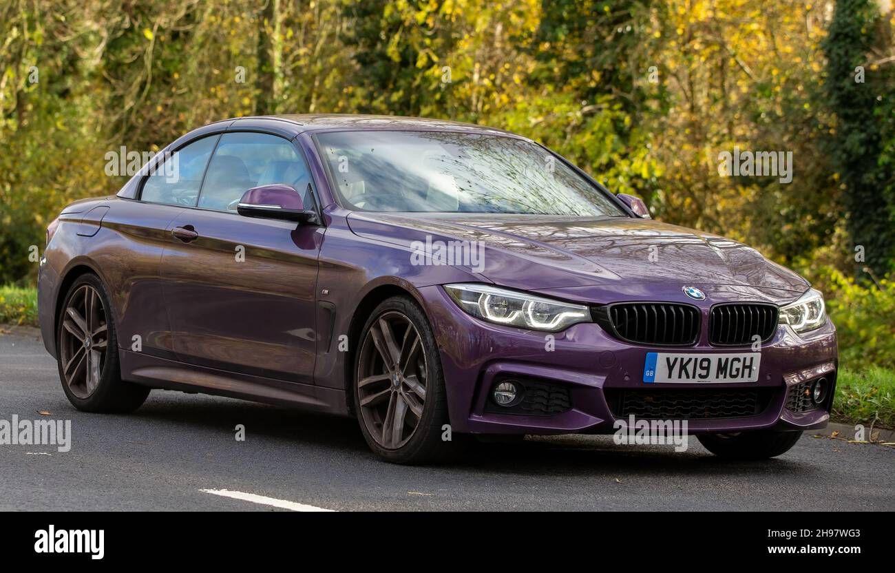 2019 lila BMW Auto Stockfoto