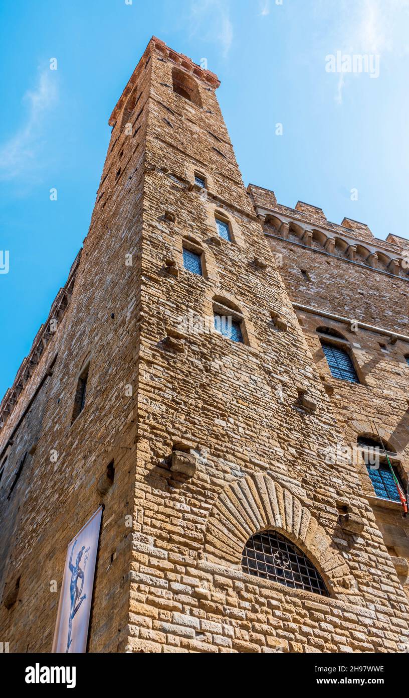 Der Volognana-Turm des Bargello-Palastes, im 13th. Jahrhundert als Haus der Podestà, damals Baracke und Gefängnis erbaut, heute ein Museum mit Schwerpunkt auf Renais Stockfoto