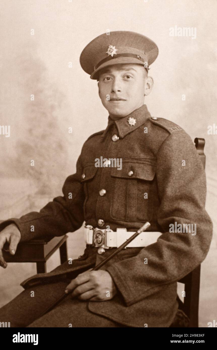 Ein historisches Bild eines britischen Soldaten, Private Tom Chew im Royal Army Service Corps, während der Zwischenkriegszeit. Stockfoto