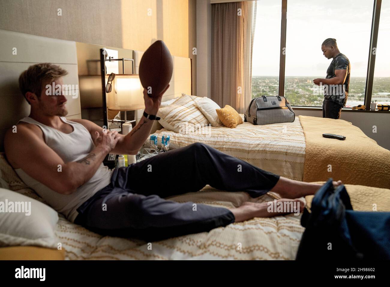 ALEXANDER LUDWIG und STEPHAN JAMES in NATIONAL CHAMPIONS (2021), Regie RIC ROMAN WAUGH. Kredit: Thunder Road Pictures / Album Stockfoto