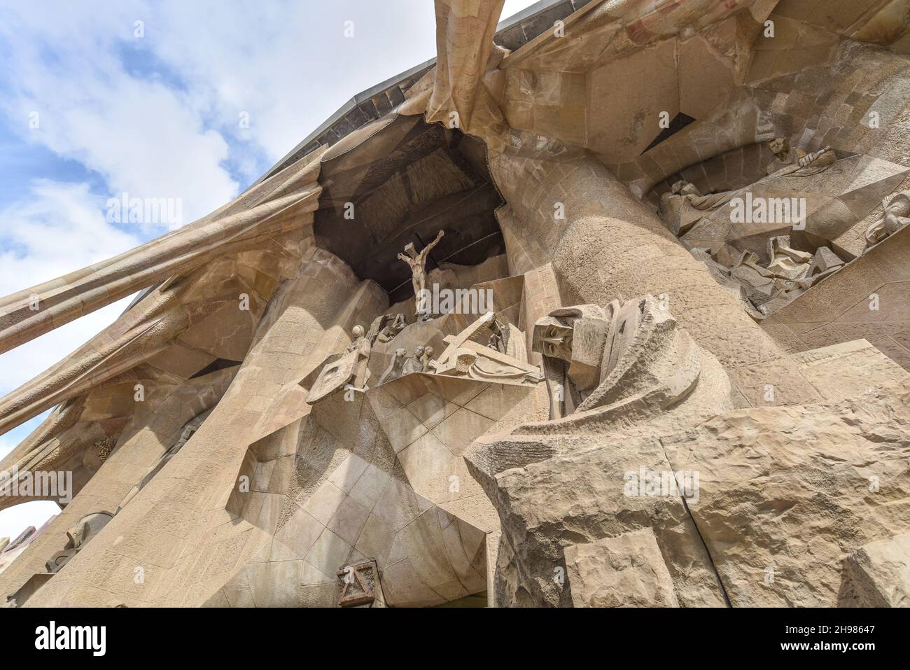 Barcelona, Spanien - 22 Nov, 2021: Statuen an der Außenseite der Sagrada Familia, entworfen vom modernistischen Architekten Antoni Gaudi. Barcelona Stockfoto