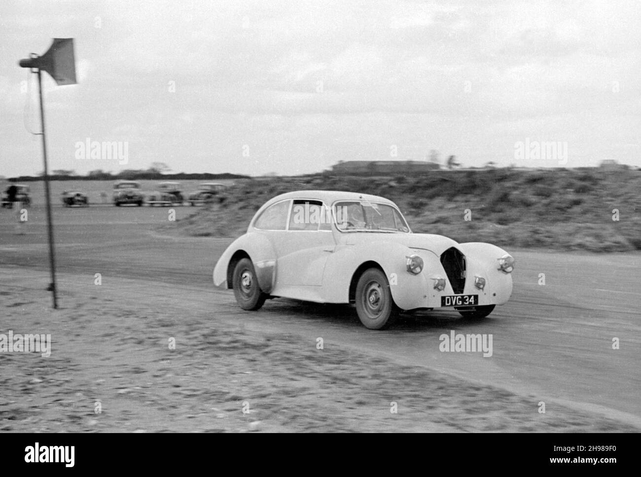 Ray Playford fährt mit einem Healey Elliott auf dem Snetterton Circuit, Norfolk, 1953. Stockfoto