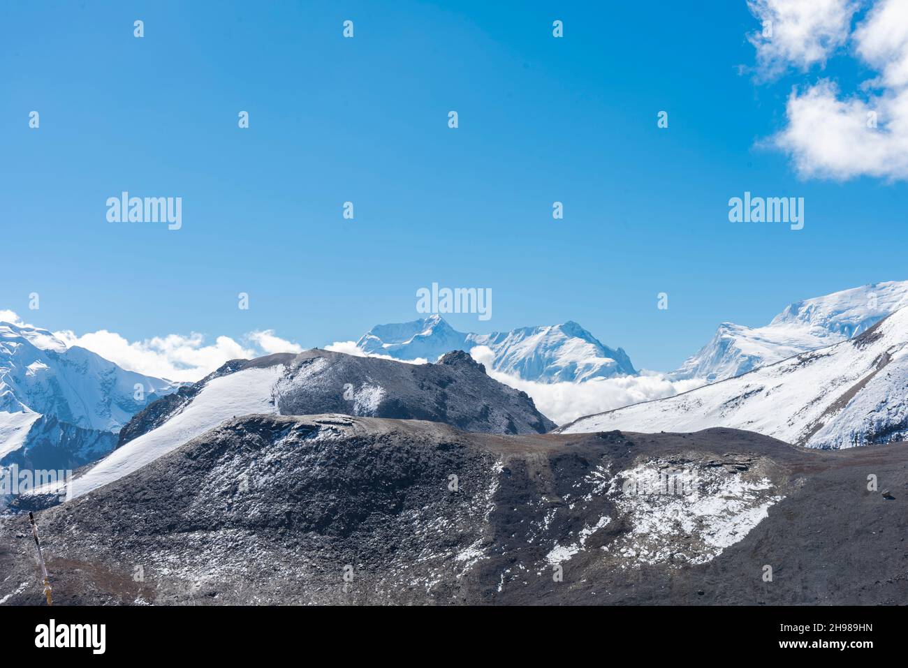 Schöne Aussicht auf Annapurna Conservation Area mit Schnee in Chhusang, Nepal Stockfoto Schöne Aussicht auf Annapurna Conservation Area mit Schnee in Chhusang, Nepal Stockfoto